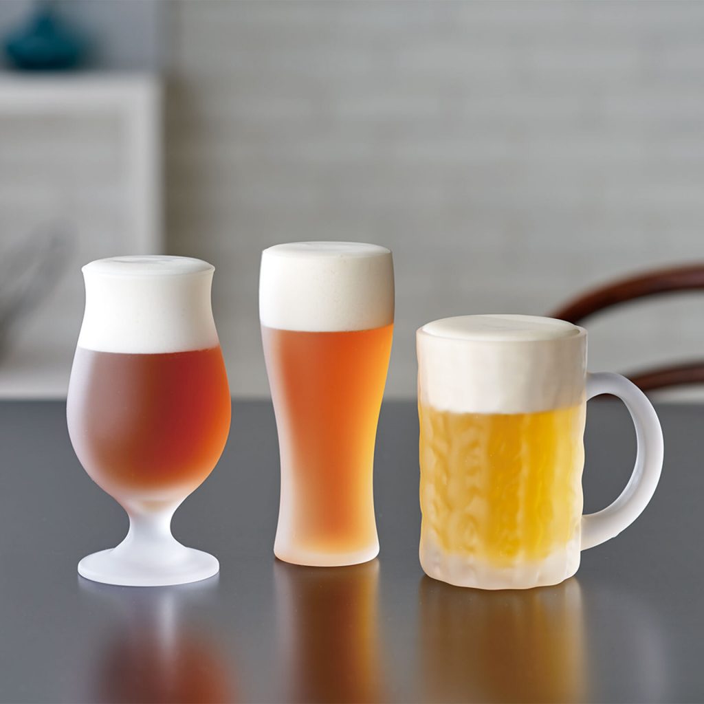 ビール専用グラスで香りも楽しむ